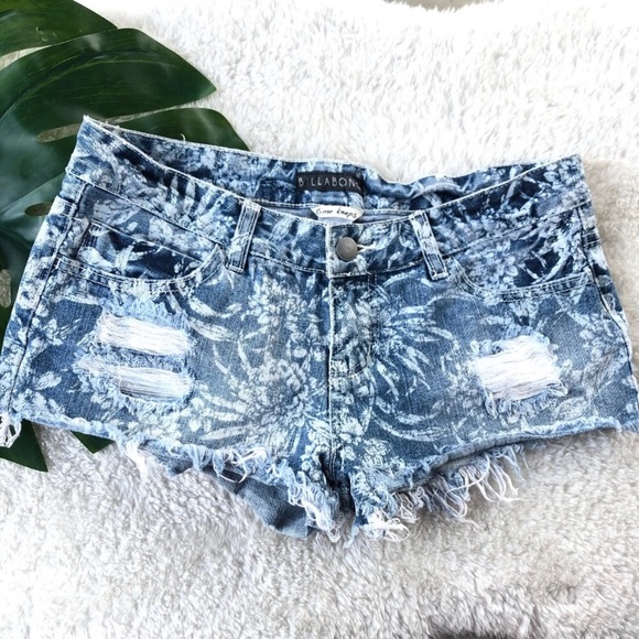 Billabong Pants - Billabong floral shorts Size 3